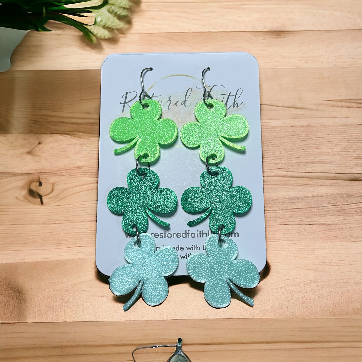 Clover dangle earrings