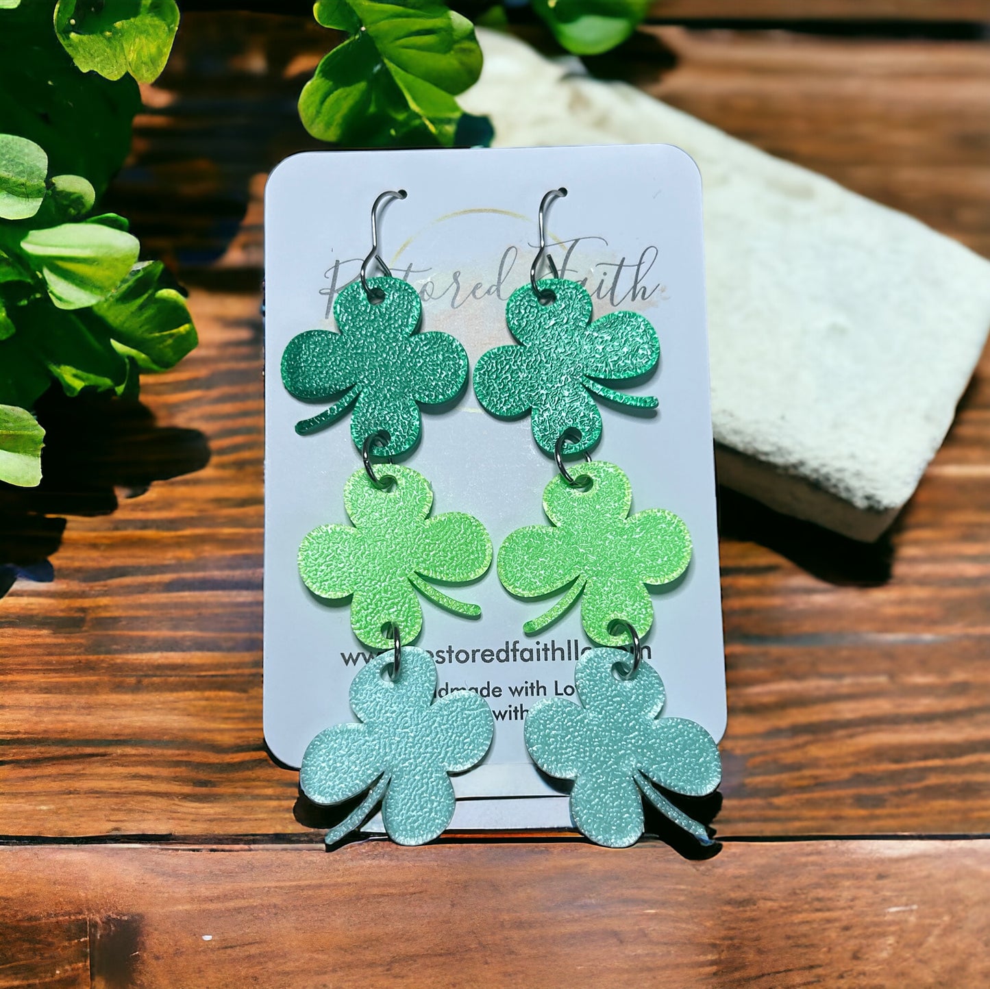 Clover dangle earrings