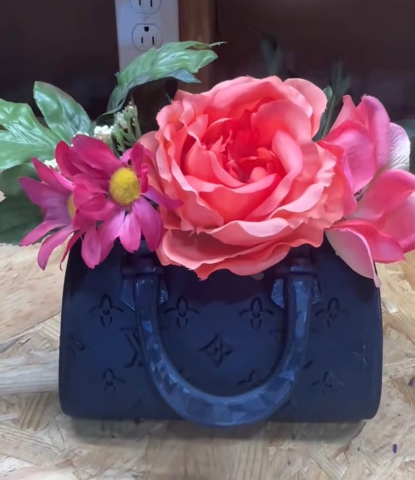 Handbag vase