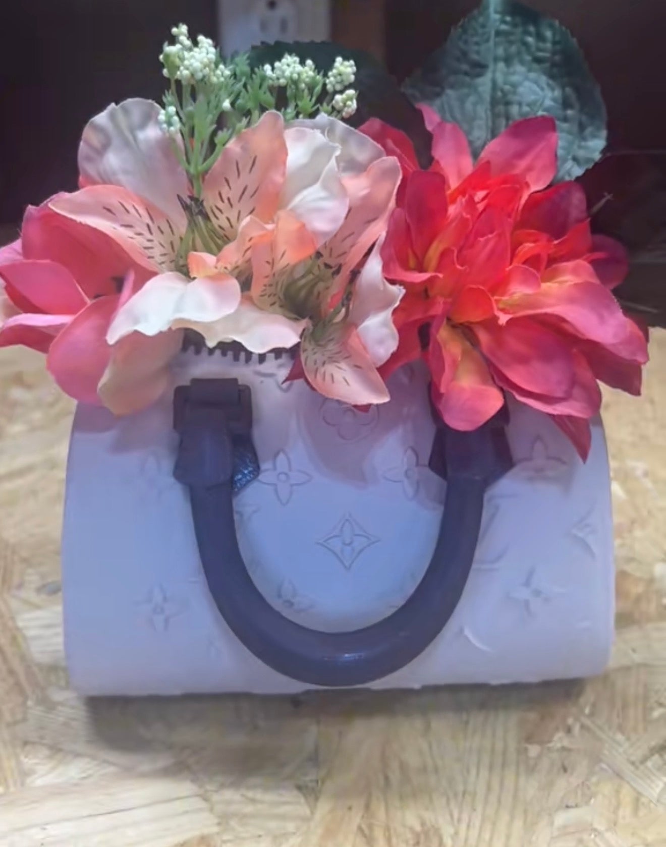 Handbag vase
